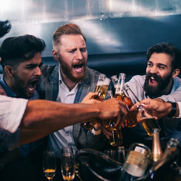 Πόσους φίλους χρειαζόμαστε για να είμαστε ευτυχισμένοι, σύμφωνα με το Harvard