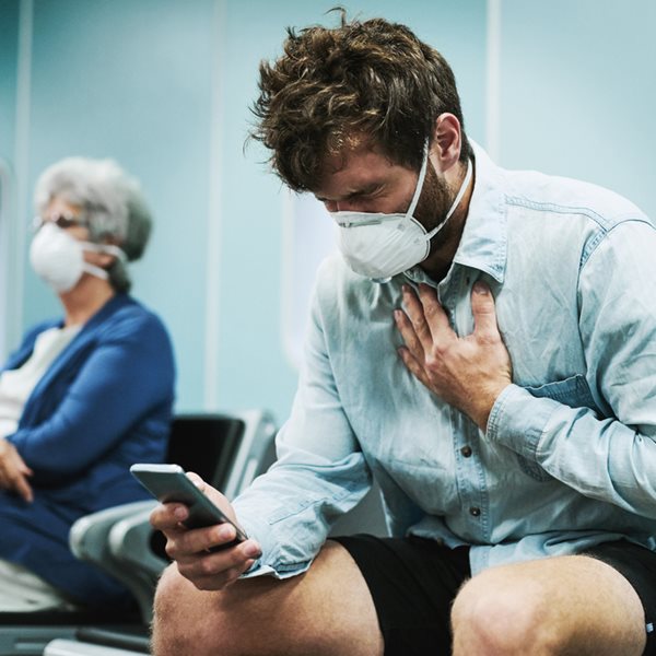 Tα πέντε συμπτώματα της μετάλλαξης Όμικρον