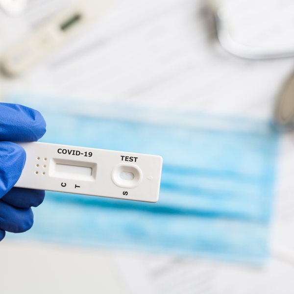 Rapid test αρνητικό, PCR θετικό