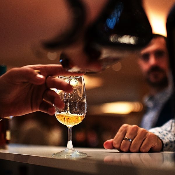 Το πιο premium φεστιβάλ για ουίσκι και ρούμι επιστρέφει, σε ένα από τα πιο όμορφα νεοκλασικά της Αθήνας