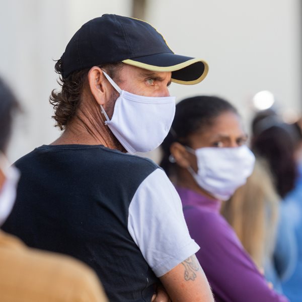 Η Βραζιλία καταστρέφεται (και) από τον κορονοϊό