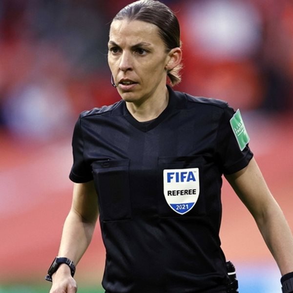 Stéphanie Frappart, η Γαλλίδα που θα σφυρίξει στον τελικό του Κυπέλλου στο Βόλο