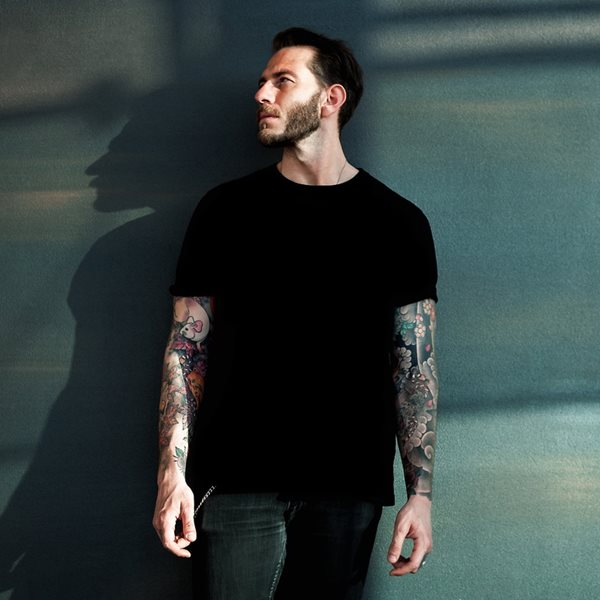 Τι σημαίνει όταν φοράς μαύρα ή λευκά ρούχα