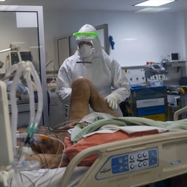 Στην εντατική του Σωτηρία, οι φωτογραφίες του Reuters