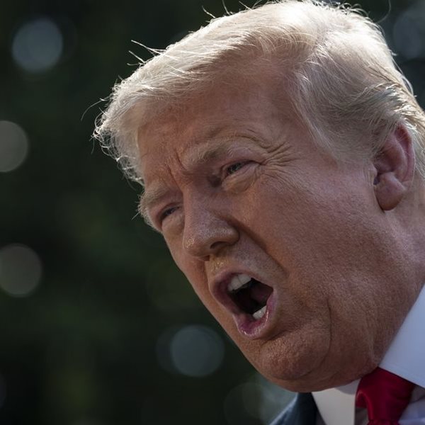 O Donald Trump ζητά την ακύρωση του Obamacare