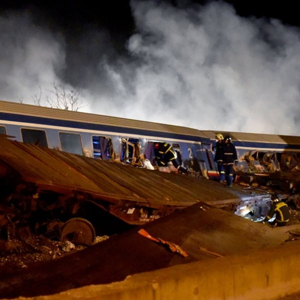 Το μοντάζ των Τεμπών, ο πραγματικός διάλογος σταθμάρχη- μηχανοδηγών