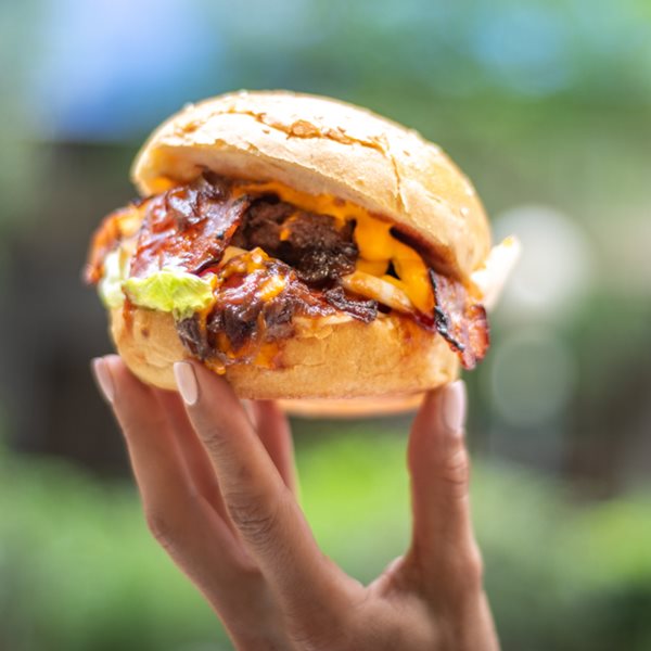 Στο Κουκάκι για ένα από τα καλύτερα burgers της Αθήνας