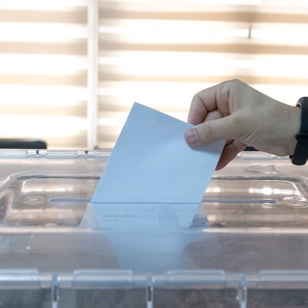 Τι συνέβη την τελευταία φορά που ψηφίσαμε με απλή αναλογική στην Ελλάδα