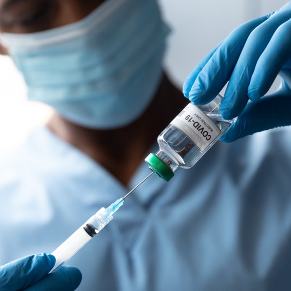 Τι ακριβώς σημαίνει η άρση της πατέντας των εμβολίων