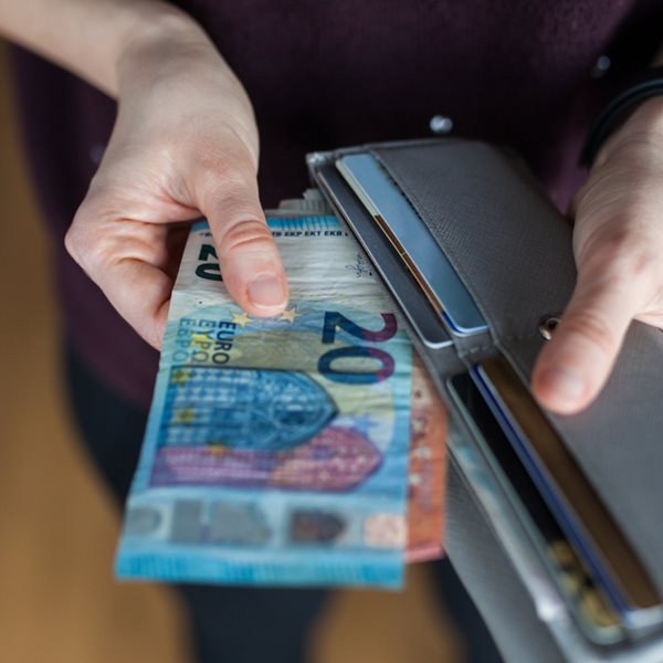 Στα 780 ευρώ από 1η Απριλίου ο κατώτατος μισθός