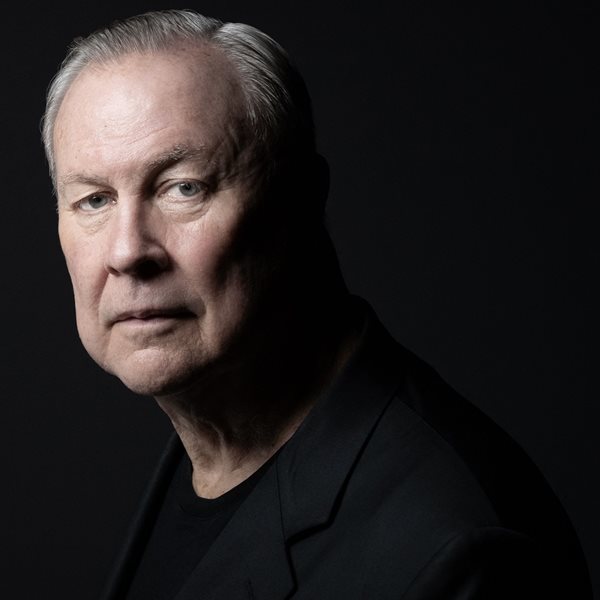 Έφυγε από τη ζωή ο σπουδαίος σκηνοθέτης Robert Wilson