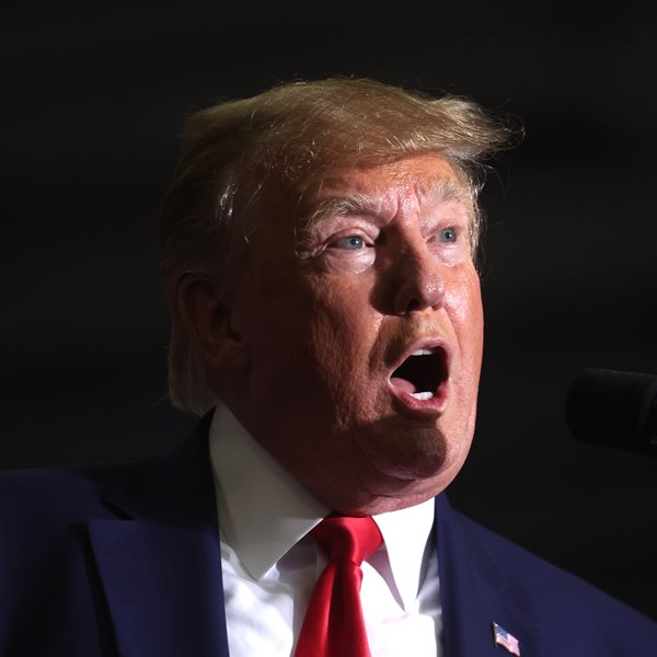 Σε άλλα νέα, έχουμε επιστροφή του Donald Trump στα social media