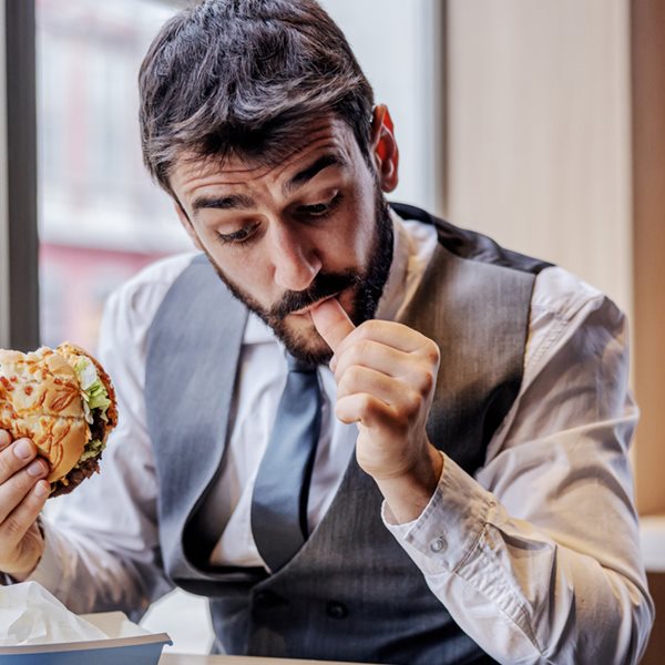 Οι συνήθειες που παχαίνουν και πώς θα τις αλλάξεις