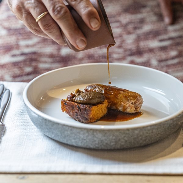 Το Pomo d’ Oro εντυπωσίασε την Αθηναϊκή Ριβιέρα με την πρωτότυπα κερκυραϊκή κουζίνα του