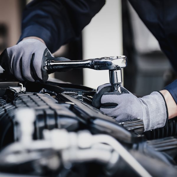 Πού χάθηκαν οι μηχανικοί της πίσω αυλής;