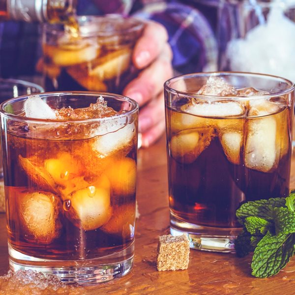 7 κορυφαία ρούμια και πού θα τα δοκιμάσεις στην Αθήνα