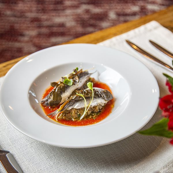 Γεύση και άρωμα Τήνου με το "Μικρό Καράβι" να πιάνει λιμάνι στη Γλυφάδα