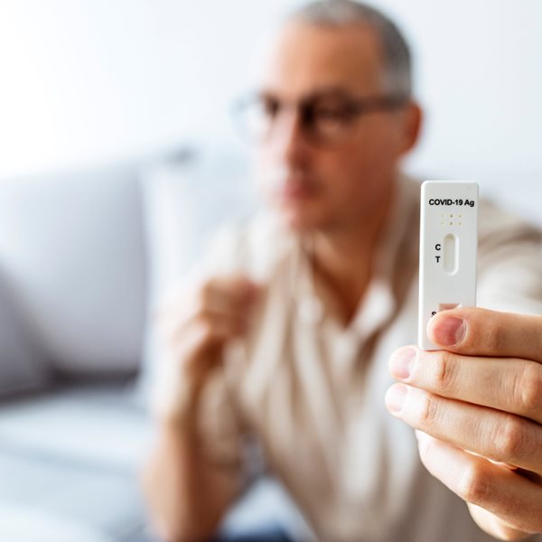 Τι ισχύει με τα ψευδώς θετικά rapid tests