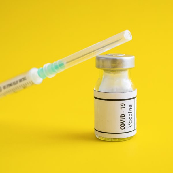 Ο πόλεμος των εμβολίων κατά του κορονοϊου