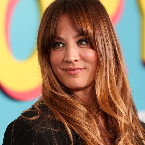 Η Kaley Cuoco παραμένει το πιο σέξι κορίτσι της διπλανής πόρτας