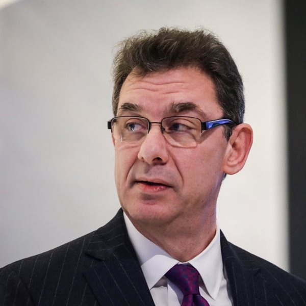 Η αισιόδοξη εκτίμηση του Άλμπερτ Μπουρλά για την πανδημία