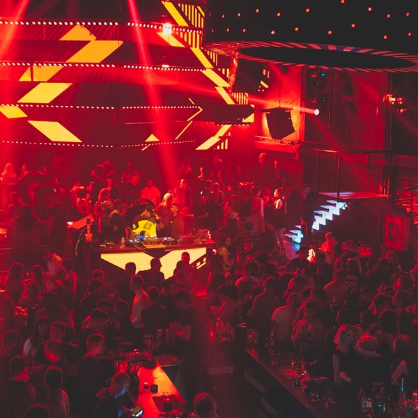 Το clubbing είναι ακόμη η σωστή επιλογή για τα Χριστούγεννα