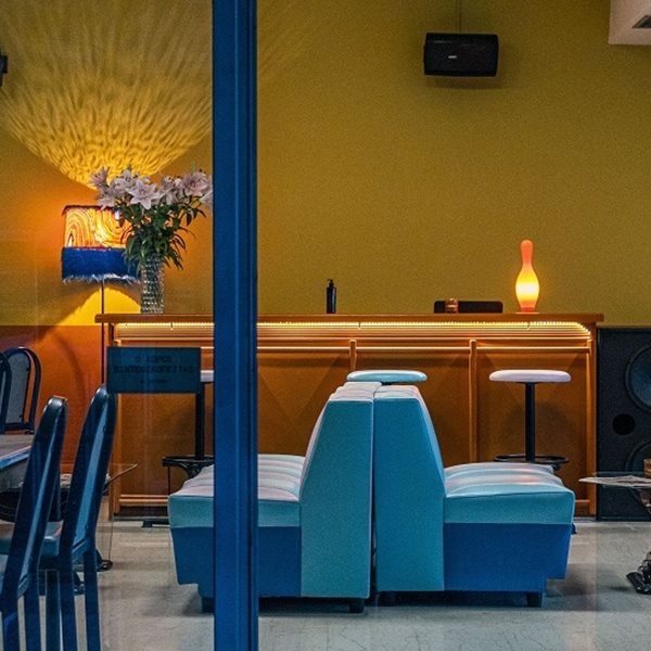 Το Apoteka είναι ένα διαφορετικό μπαρ, βγαλμένο από τα '80s