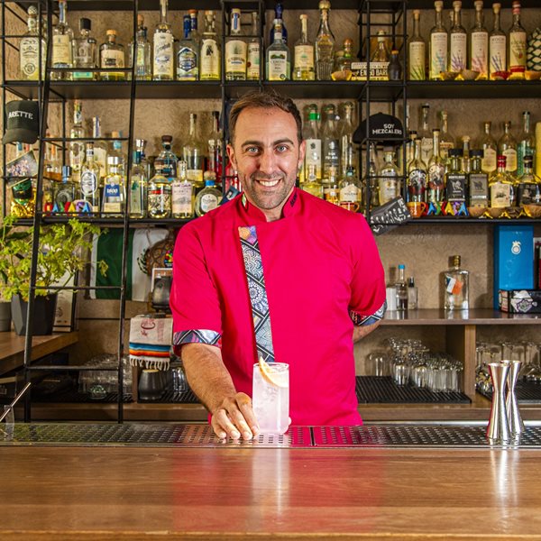 Ο αθηναϊκός ναός της τεκίλας που βρίσκεται στα καλύτερα μπαρ του κόσμου (και) για το 2025