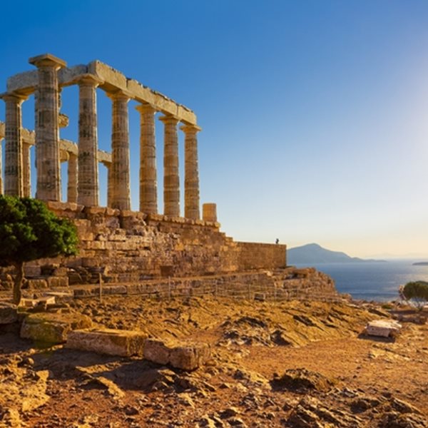 Τουρίστες απ' όλο τον κόσμο ζουν το όνειρο της Αττικής 12 μήνες τον χρόνο