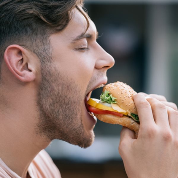 Πώς θα τρως λιπαρά και δεν θα παχαίνεις