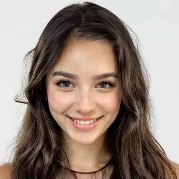 'Θέλουμε να γίνει η επόμενη Scarlett Johansson'-η νέα σταρ του Χόλιγουντ είναι ψεύτικη