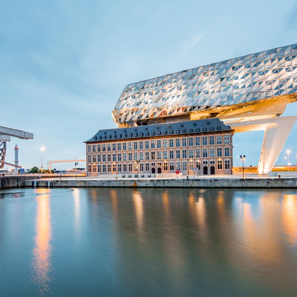 Η Αμβέρσα μετατρέπεται σε Μαϊάμι των 80s