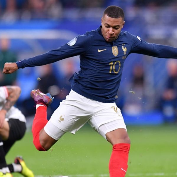 Έχεις φάει κεμπάπ σε ψωμί τόσο στρογγυλό όσο το κρανίο του Kylian Mbappé;