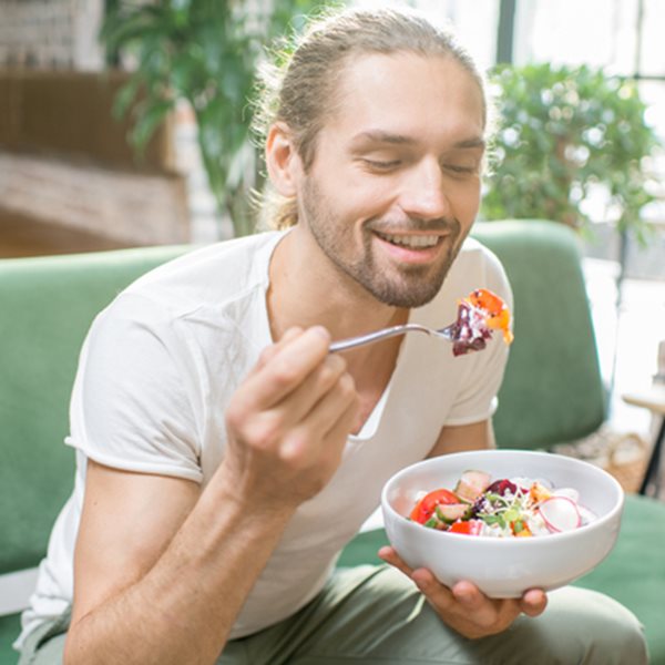 Χρονοδιατροφή: Τι σχέση έχει η ώρα των γευμάτων με την απώλεια κιλών και την υγεία μας