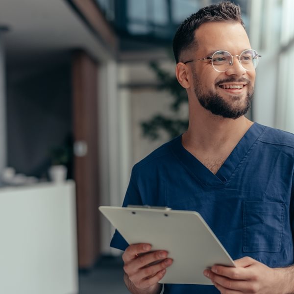 Στην Ευρώπη αναζητούν νοσηλευτές και πληρώνουν 6.000 ευρώ το μήνα