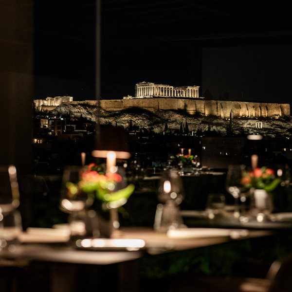 Opposite at 507: Fine comfort με την Ακρόπολη στο πιάτο