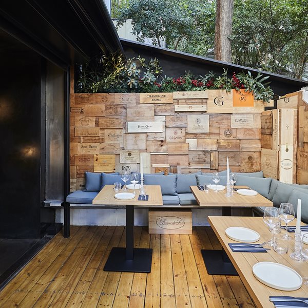 Vinoteca Athens, εκεί που η ελληνική δημιουργική κουζίνα υμνεί το εκλεκτό κρασί