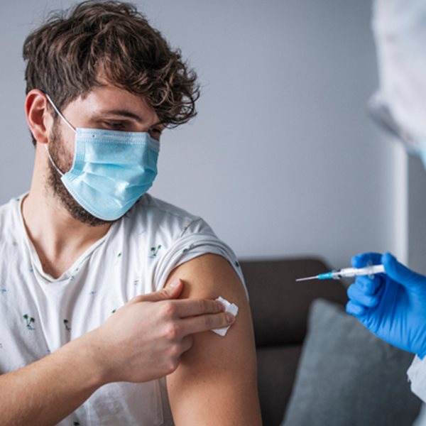 Τρίτη δόση εμβολίου για όλους;