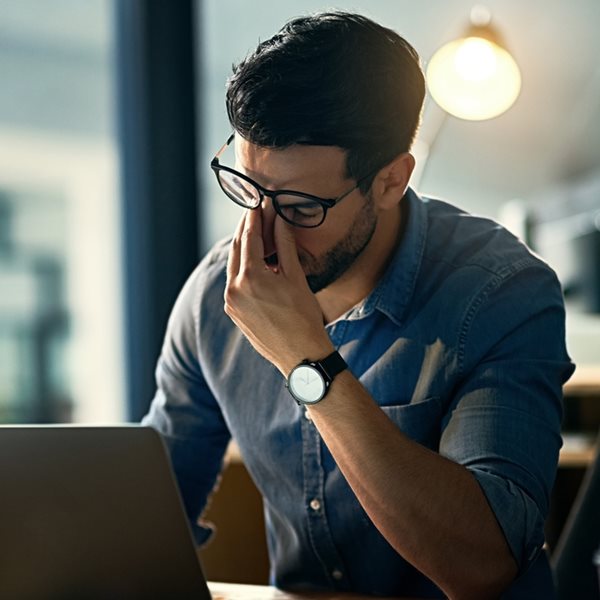 Η καθημερινή συνήθεια που βλάπτει τον εγκέφαλό μας, σύμφωνα με την επιστήμη