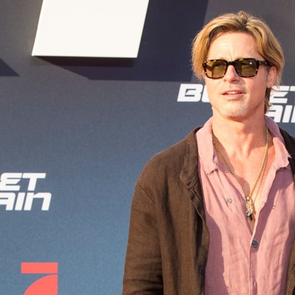 Μόλις είδαμε τον Brad Pitt με φούστα