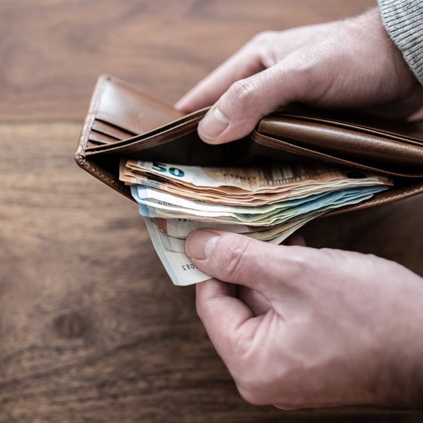 Το νο 1 τρικ για να καταλάβεις αν οι φίλοι σου βγάζουν περισσότερα λεφτά από εσένα