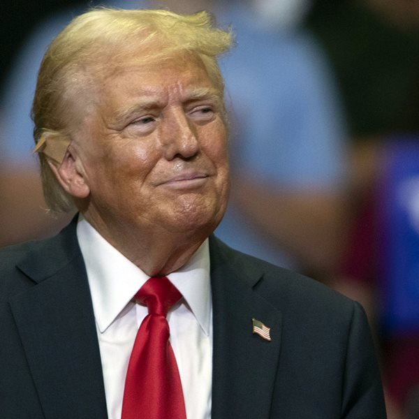 'Τρελή της Αριστεράς, θέλει να εκτελούνται μωρά', λέει ο Trump για την Kamala Harris