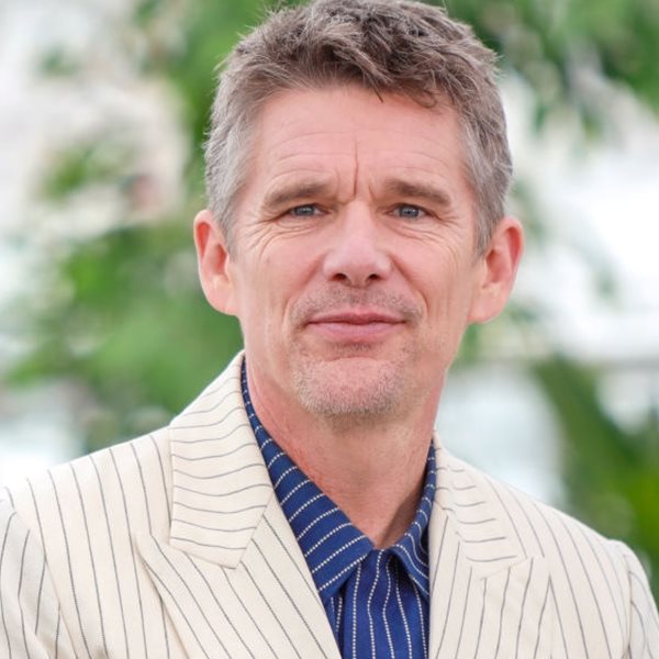 Τι στο καλό κάνει ο Ethan Hawke στο βίντεο κλιπ της Taylor Swift;