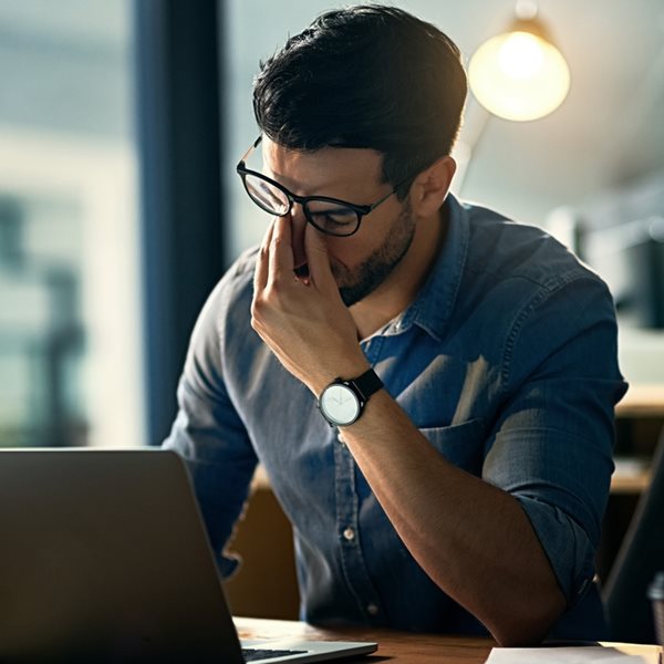 6 σωτήριες συνήθειες για να απαλλαχθείς από το άγχος μέσα σε 10 λεπτά