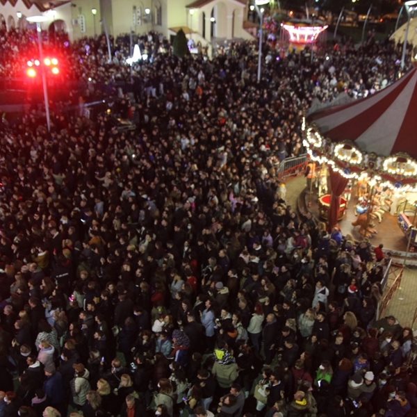 Η χριστουγεννιάτικη συναυλία του Πάνου Κιάμου στο Περιστέρι