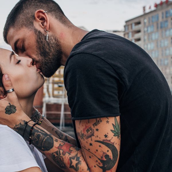 Όλα όσα πρέπει να γνωρίζεις πριν αποφασίσεις να καλύψεις ένα τατουάζ