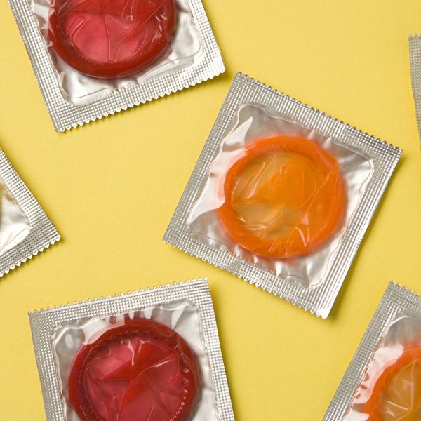 Η σχέση των ελκυστικών αντρών με το προφυλακτικό