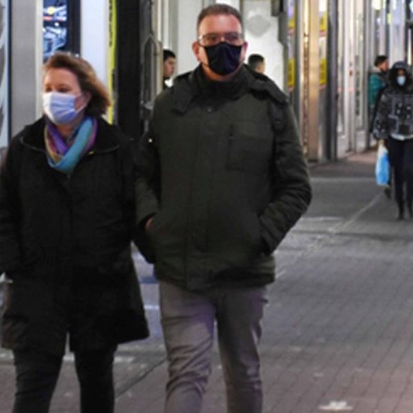 Κορονοϊός: Αυξήθηκαν στους 683 οι διασωληνωμένοι