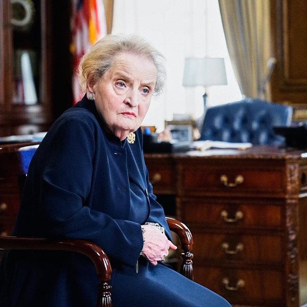 Η Madeleine Albright και οι καρφίτσες ως διπλωματικό εργαλείο
