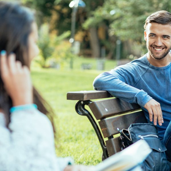 To αντρικό φλερτ του σήμερα, σύμφωνα με την επιστήμη